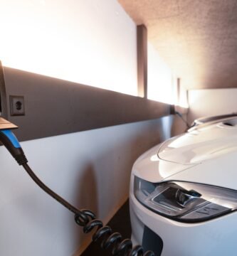 Cargador de coche eléctrico en comunidad de vecinos